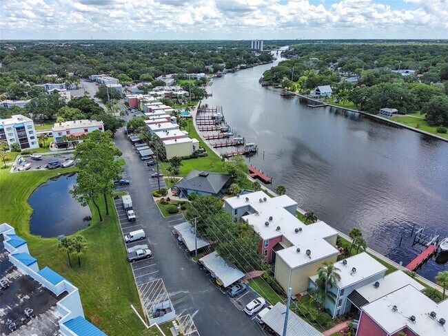 Building Photo - 2424 W Tampa Bay Blvd