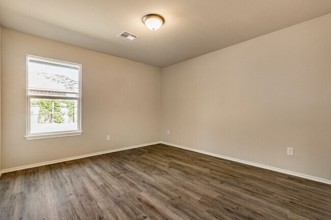 Building Photo - 320 Chalk Hill Ct