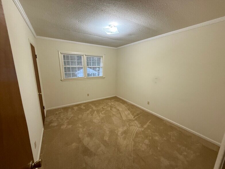 Building Photo - 101 Woodside Ave