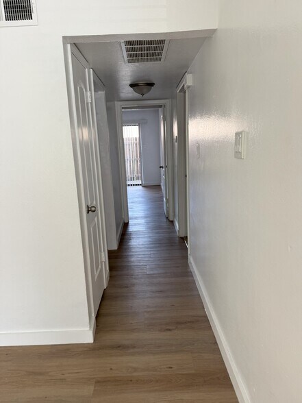 Building Photo - 5418 Lakeview Pkwy