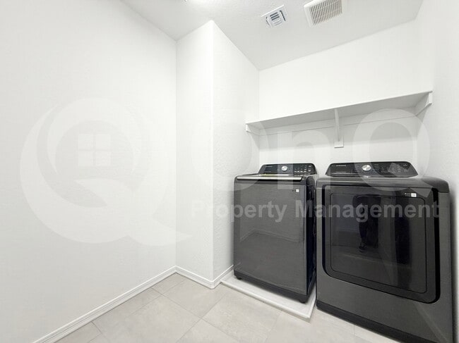 Building Photo - 11216 S 56th Ln