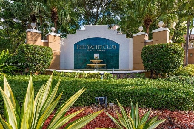 Building Photo - 19999 E Country Club Dr