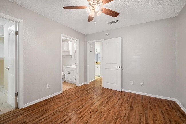 Building Photo - Lovely 1 Bedroom, 1 Bath Condo in South Lamar