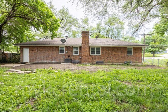Building Photo - 9108 W 95th St