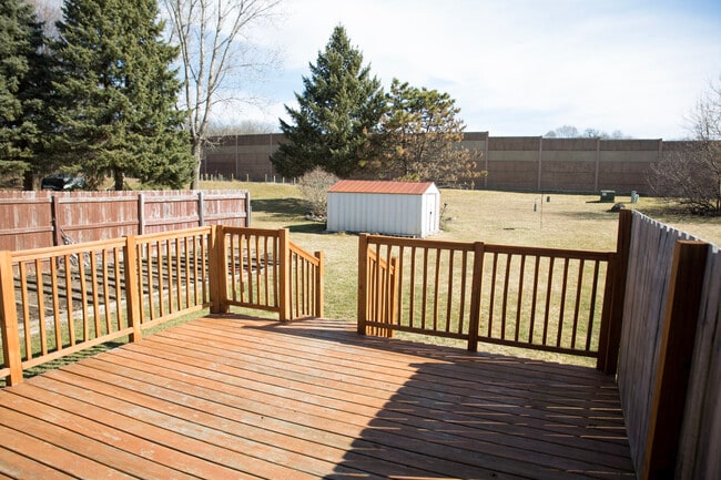 Building Photo - 1317 S Thompson Dr