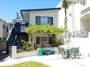 Building Photo - 412