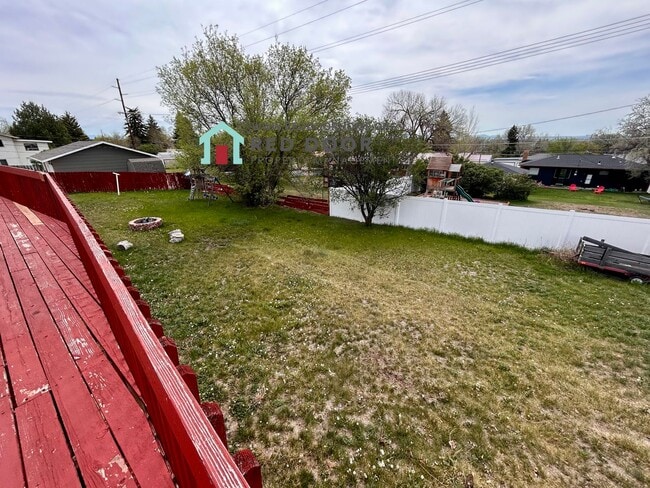 Building Photo - Spacious 5-Bedroom Home with Central Air, Fireplace & Huge Fenced Yard