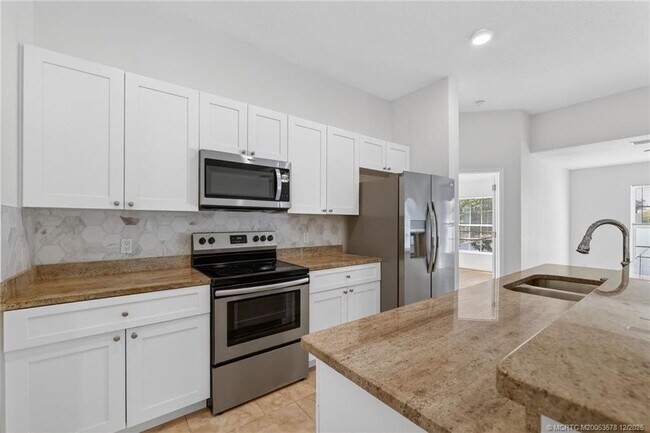 Building Photo - 1855 17th Ave SW