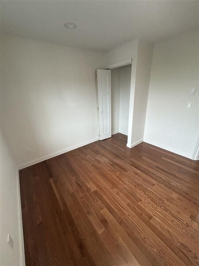 Building Photo - 118 S Harkness St