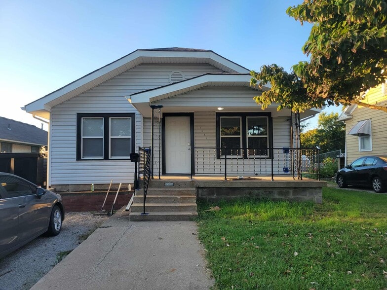 Primary Photo - 10201 E 63rd Ter