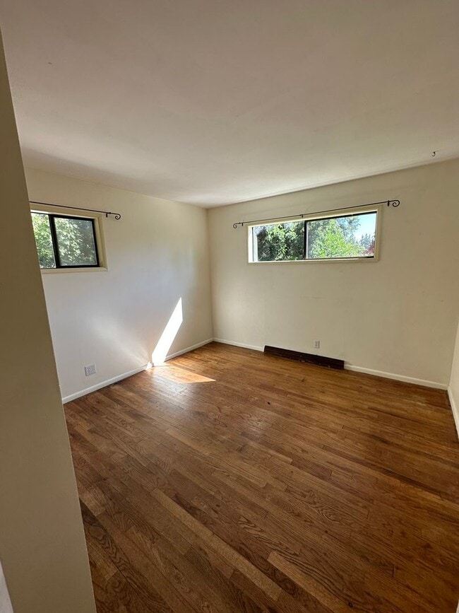 Building Photo - Beautiful Home in Astoria!