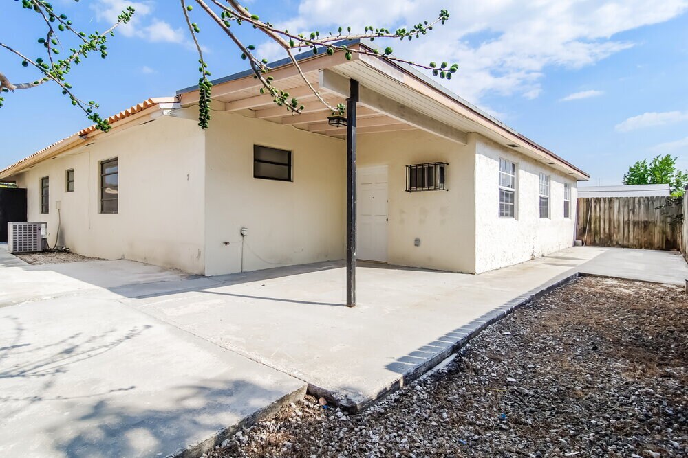 Building Photo - 10724 SW 144th Ct