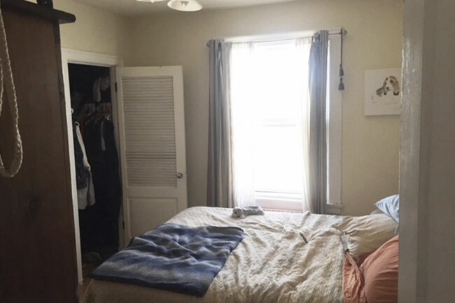 Building Photo - 733 Elm St