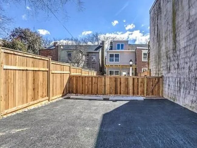 Building Photo - 255 New Holland Ave