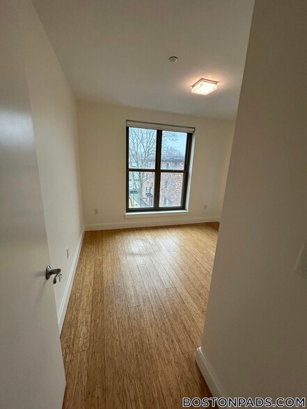 Building Photo - 40 Malvern St