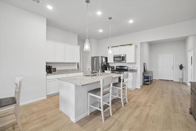 Building Photo - 1004 Pineview Ln