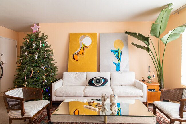 Building Photo - 960 Larrabee St