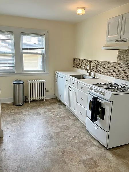 Building Photo - Great location, close to Quincy Center!