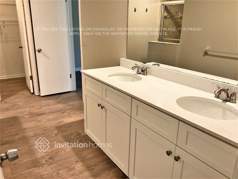 Building Photo - 2257 The Woods Dr