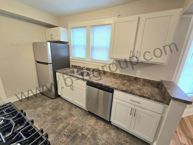 Building Photo - 2629 Roosevelt Rd