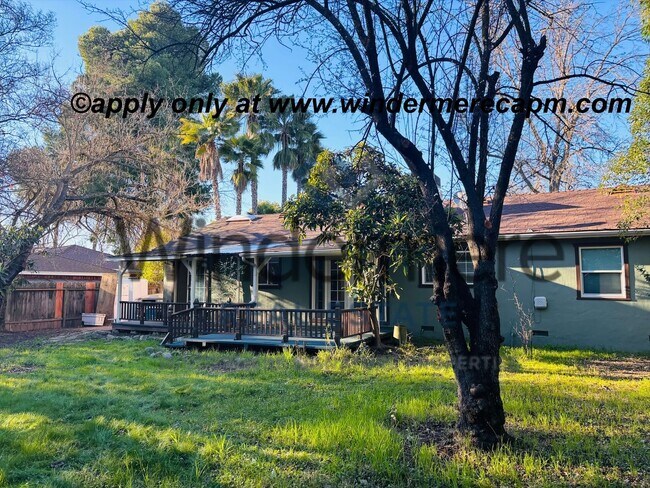 Building Photo - Arden Arcade 3 bedroom/ 2 bath on HUGE lot – Space, Location, and Charm!