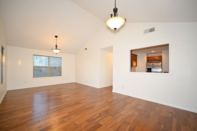 Building Photo - Cute 3-bedroom, 2 bath home with 1 car gar...