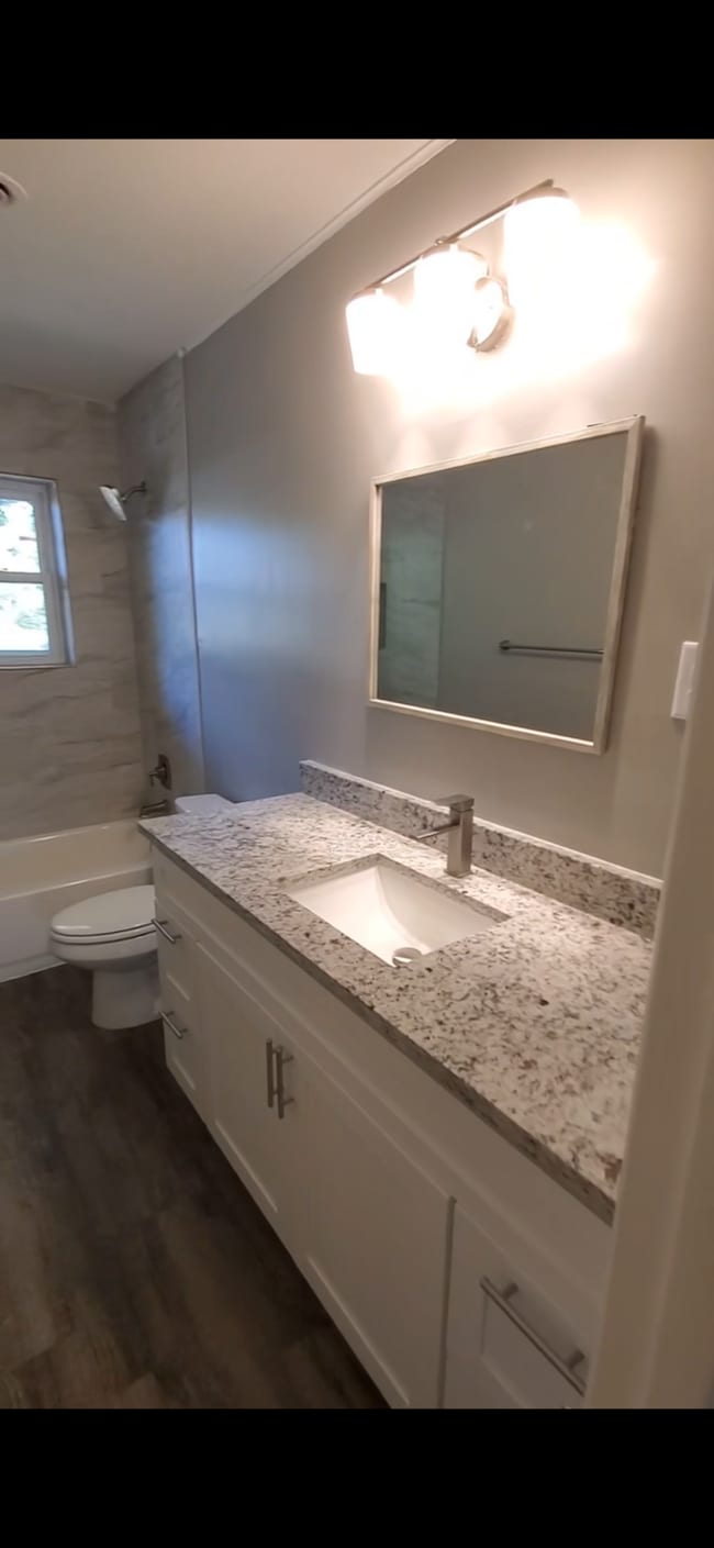 Building Photo - 220 Fairmont Ave