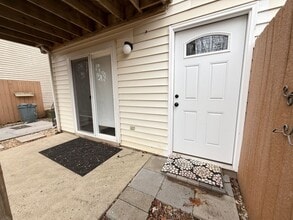 Building Photo - 326 Riverside Ave