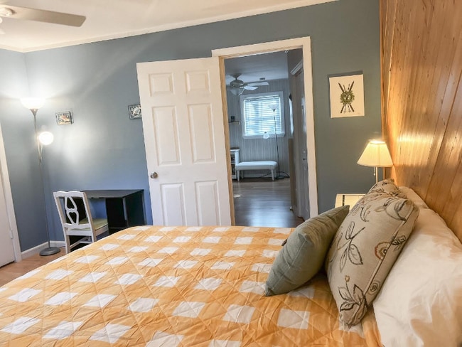 Building Photo - 3745 Holmes Creek Rd