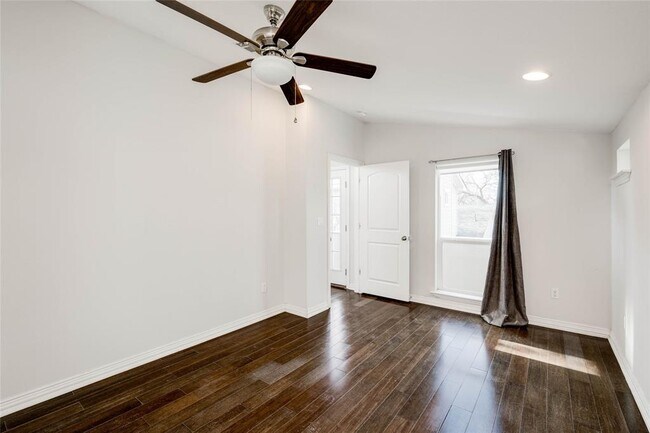 Building Photo - 811 Gunter St