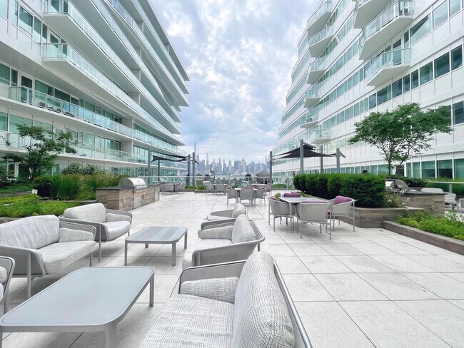 Building Photo - 800 Ave at Port Imperial Blvd