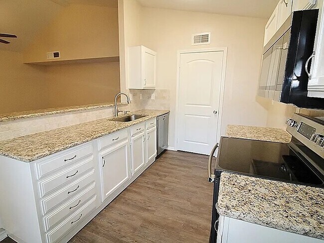 Building Photo - 436 Pogue St