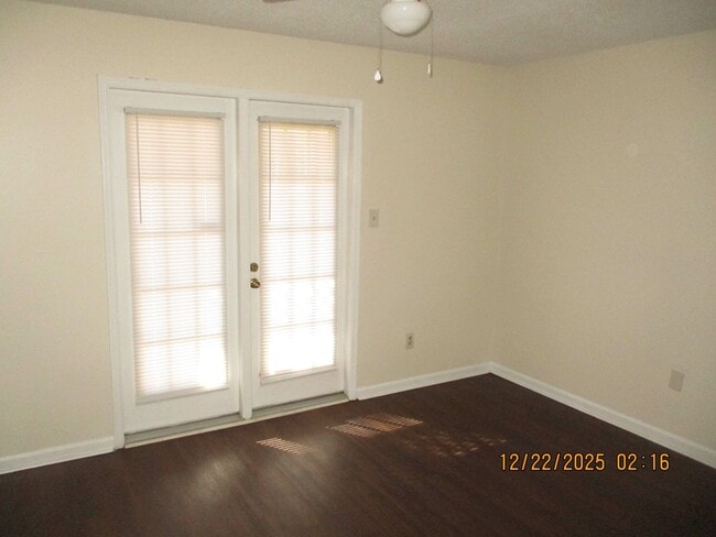 Building Photo - 2110 Lennox St