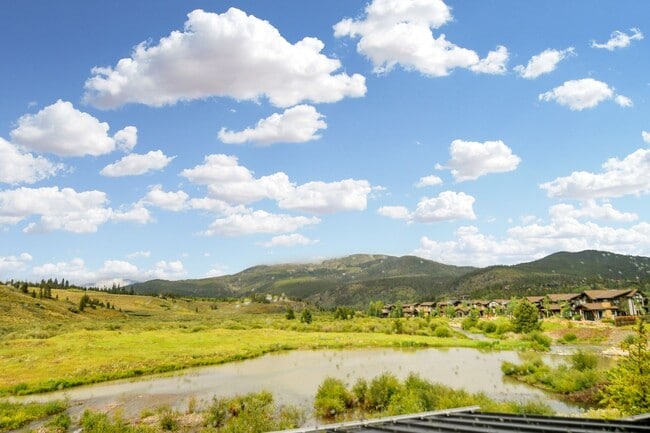 Building Photo - Luxury ski season rental is an entertainer...