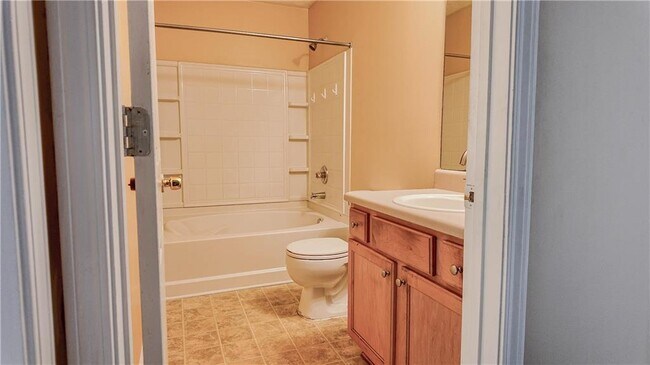 Building Photo - 2760 Rusticwood Dr SW
