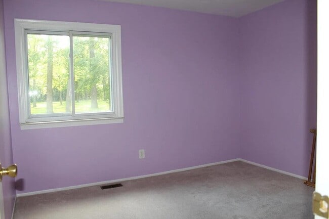 Building Photo - 655 Robinwood Dr