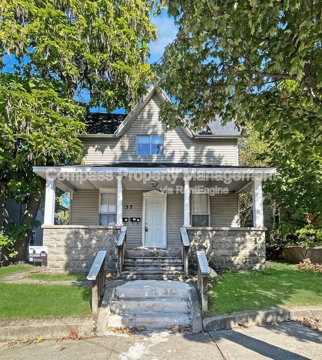 Primary Photo - 37 Grove St NE
