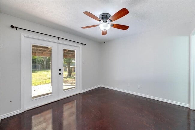 Building Photo - 5608 Oak Blvd