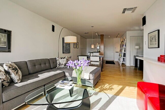 Building Photo - 3600 Montrose-ID009.2