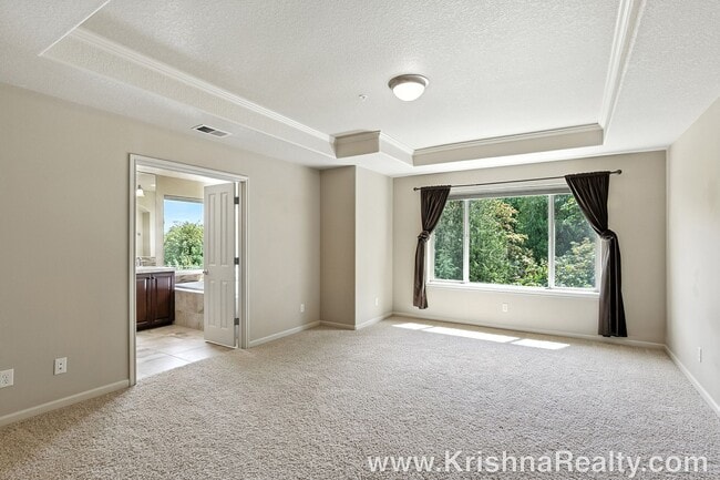 Building Photo - Gorgeous 6 BD* 3 BA* Single Family Home Located In Charming Arbor Meadows In Portland! **Minutes ...