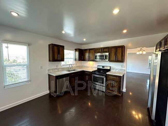 Building Photo - 5036 Ladd Ave