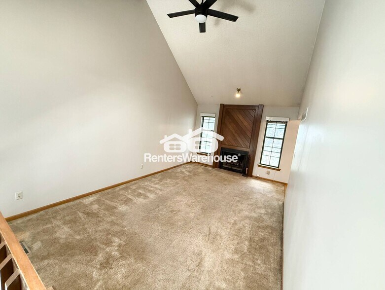 Building Photo - 612 SE Kristi Ln
