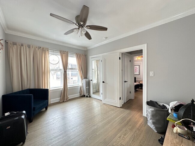 Building Photo - 1352 W Carmen Ave