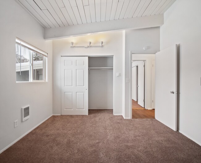 Building Photo - DESIRABLE MILLWOOD NEIGHBORHOOD ON TREE LI...