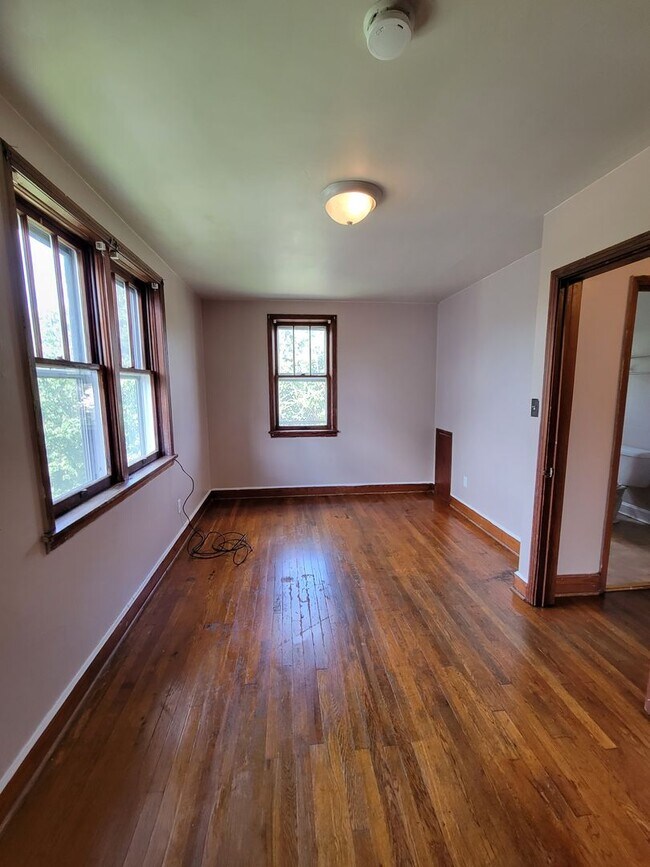 Building Photo - 471-475 Heintzelman Avenue