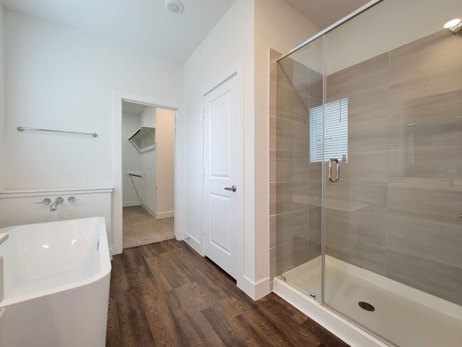 Building Photo - Very functional floor plan, has game room/home office, covered back patio on a big lot. Primary o...