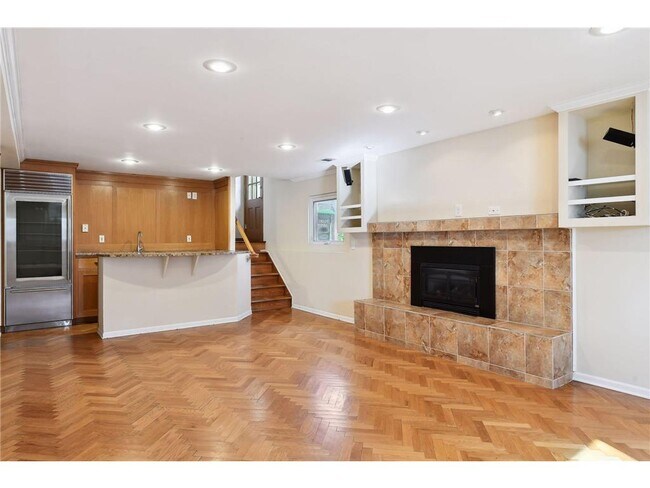 Building Photo - 5207 Doncaster Way