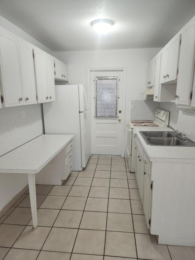 Building Photo - 1007 N 19th Ave