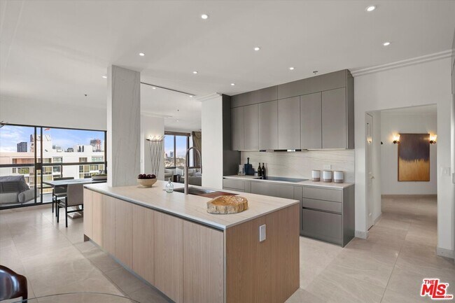 Building Photo - 10724 Wilshire Blvd