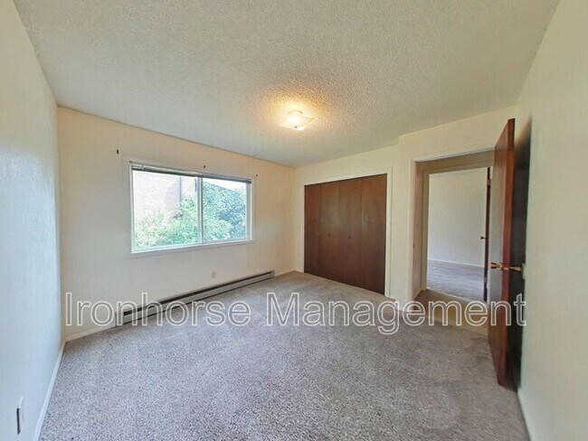 Building Photo - 515 S 15th Ave